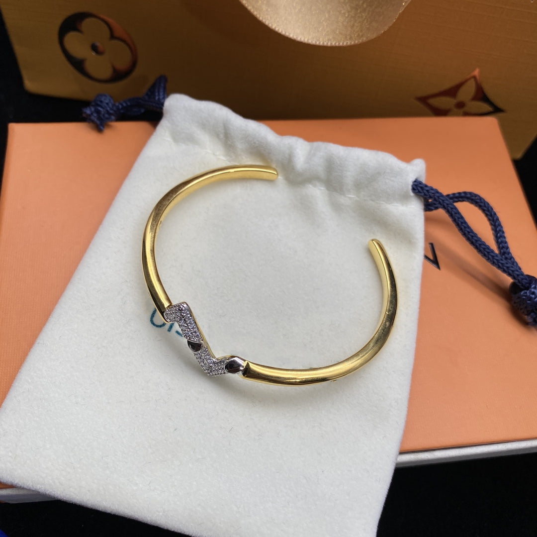 [Renovia Jewelry]VOLTE UPSITE DOWN ダイヤモンド ゴールド オープンブレスレット