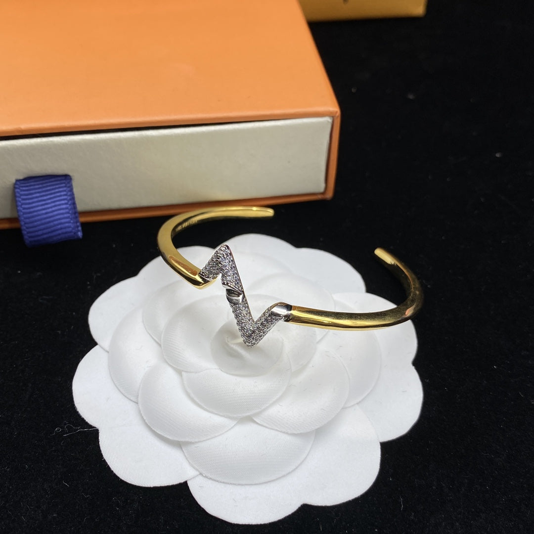 [Renovia Jewelry]VOLTE UPSITE DOWN ダイヤモンド ゴールド オープンブレスレット