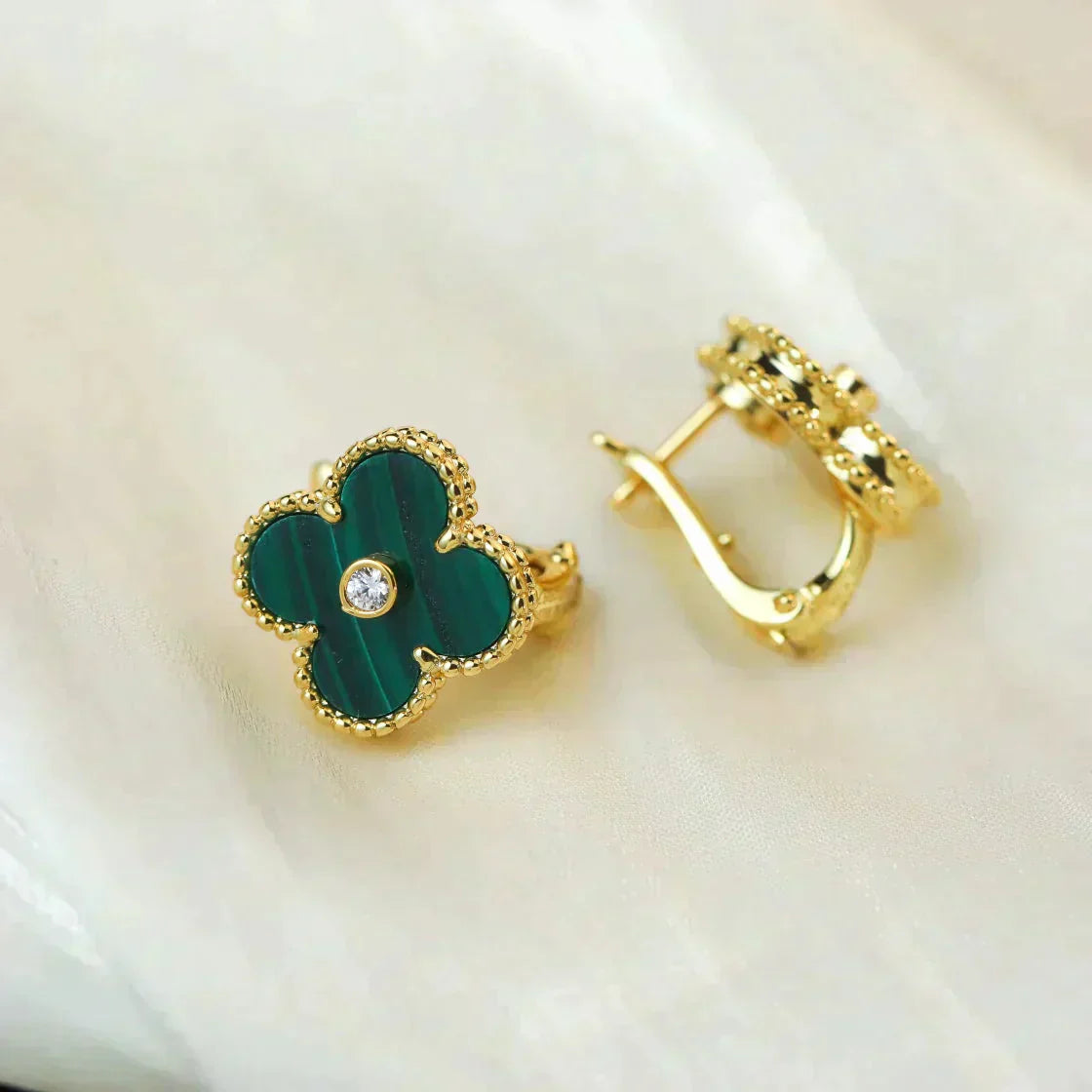 [Renovia Jewelry]クローバーミディアム 1モチーフ マラカイト ダイヤモンド ピアス