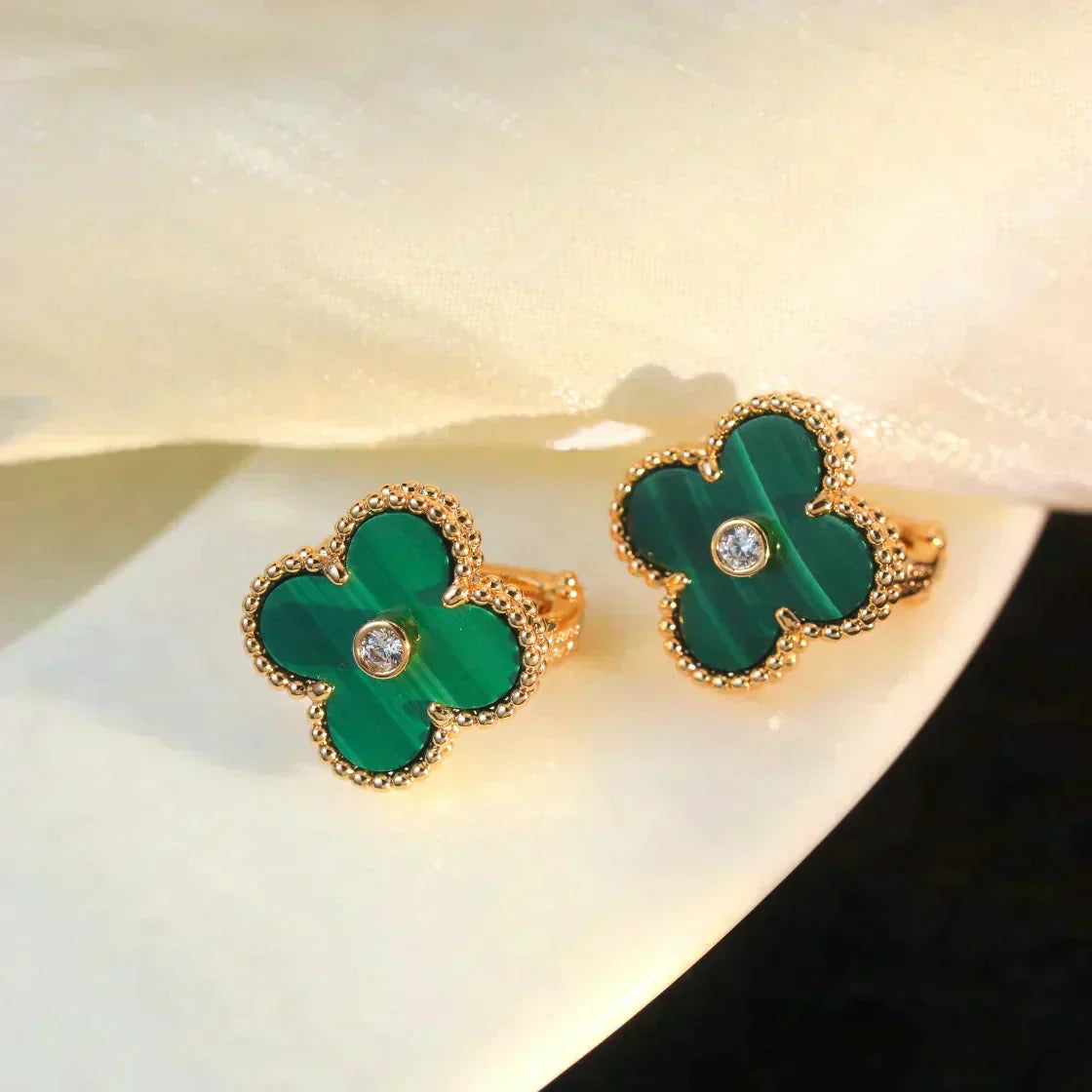 [Renovia Jewelry]クローバーミディアム 1モチーフ マラカイト ダイヤモンド ピアス