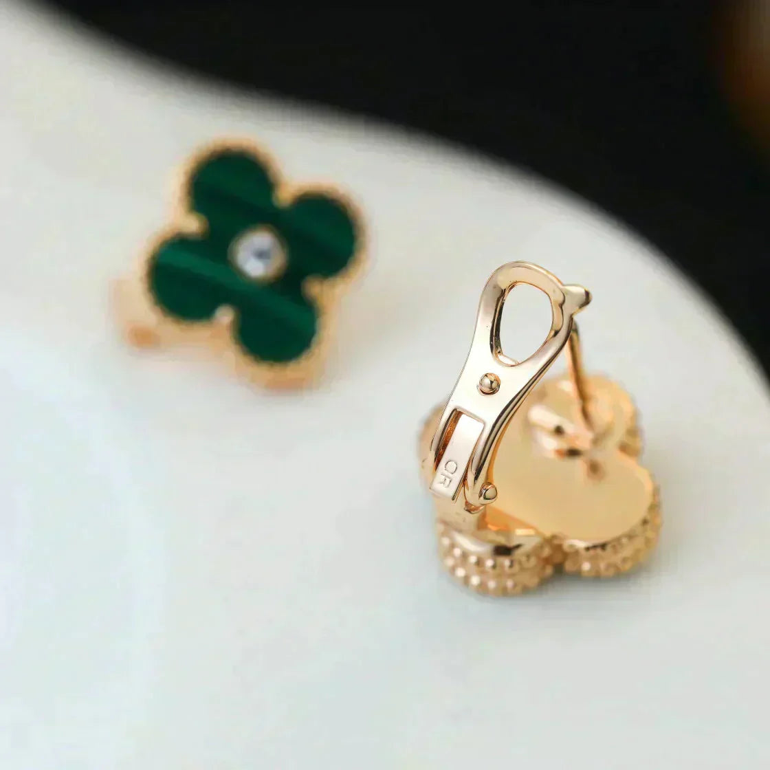 [Renovia Jewelry]クローバーミディアム 1モチーフ マラカイト ダイヤモンド ピアス