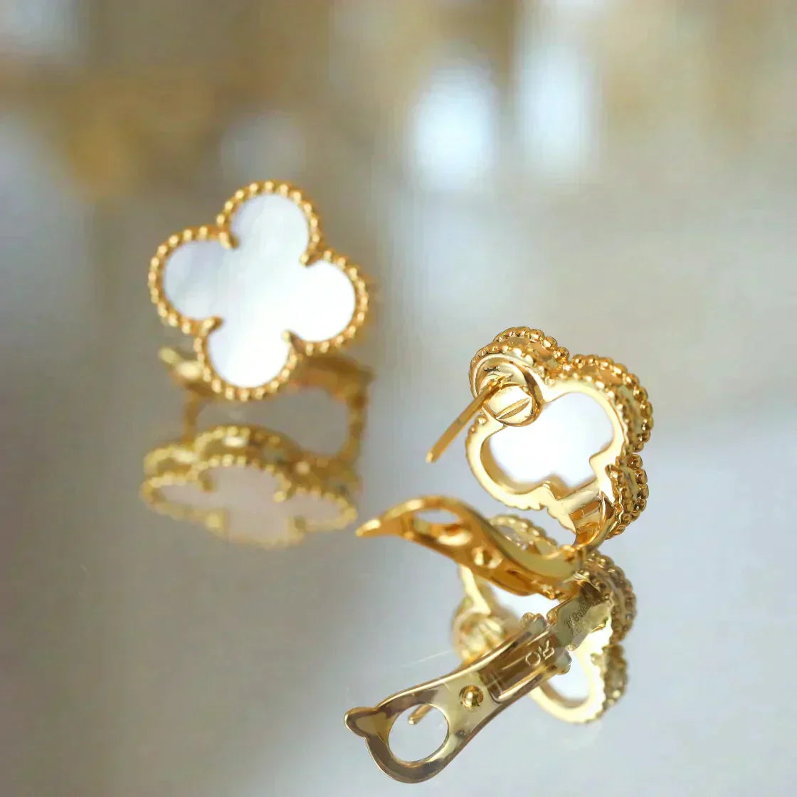 [Renovia Jewelry]CLOVER MEDIUM 1 MOTIFS  WHITE MOP STUD EARRINGS
