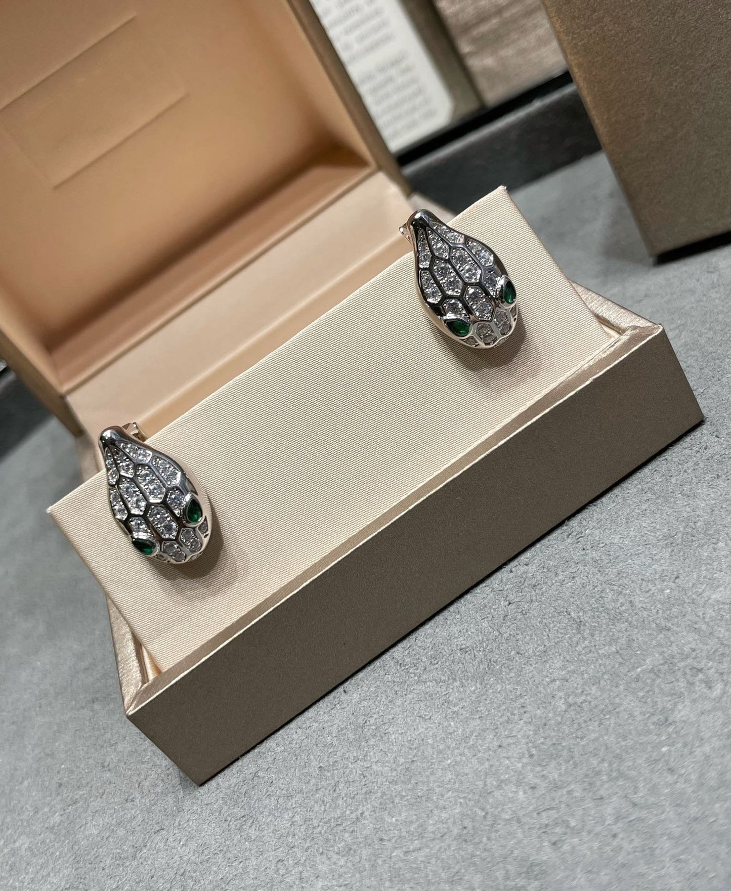 [Renovia Jewelry]セルパン ダイヤモンド スタッド ピアス