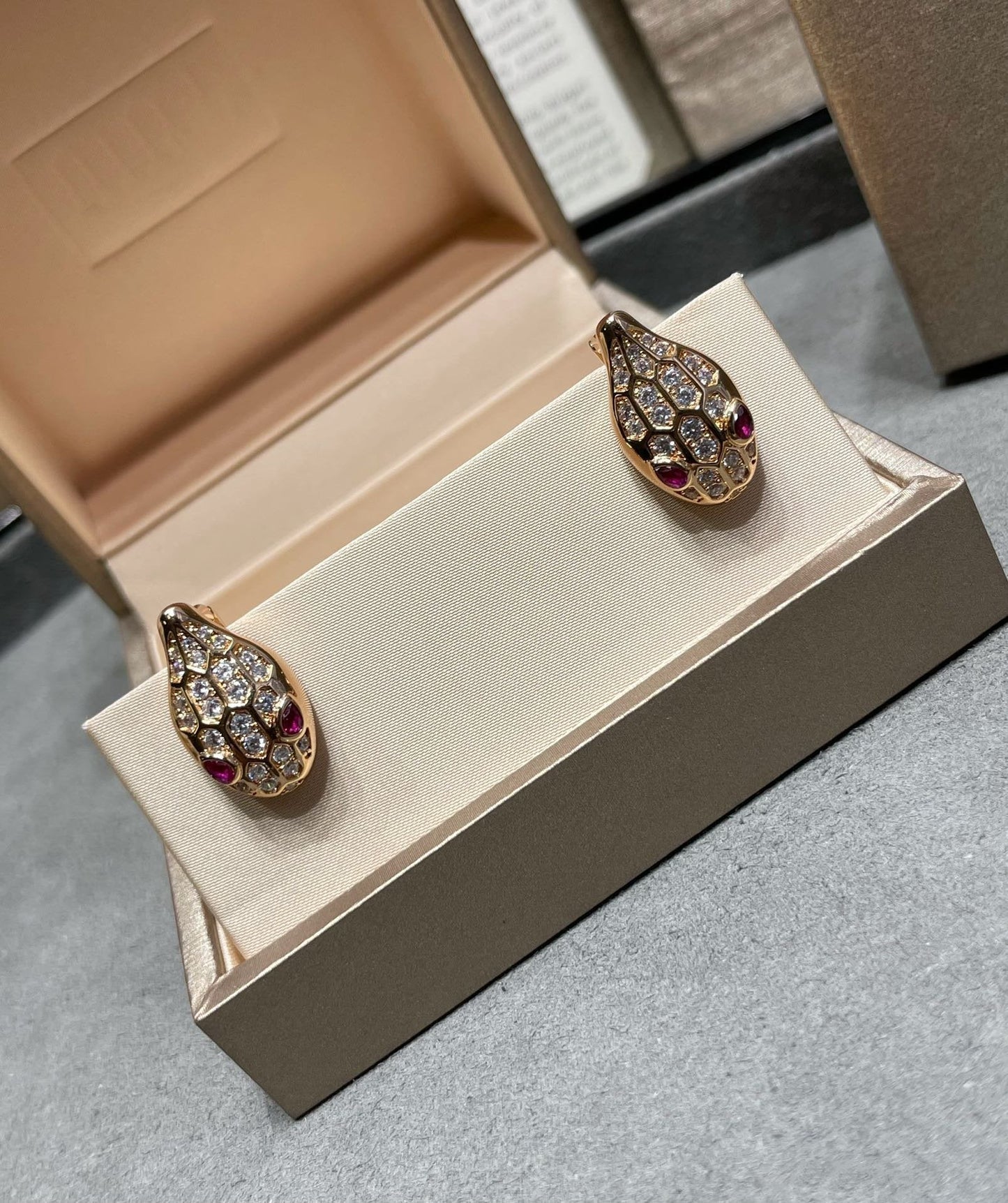 [Renovia Jewelry]セルパン ダイヤモンド スタッド ピアス