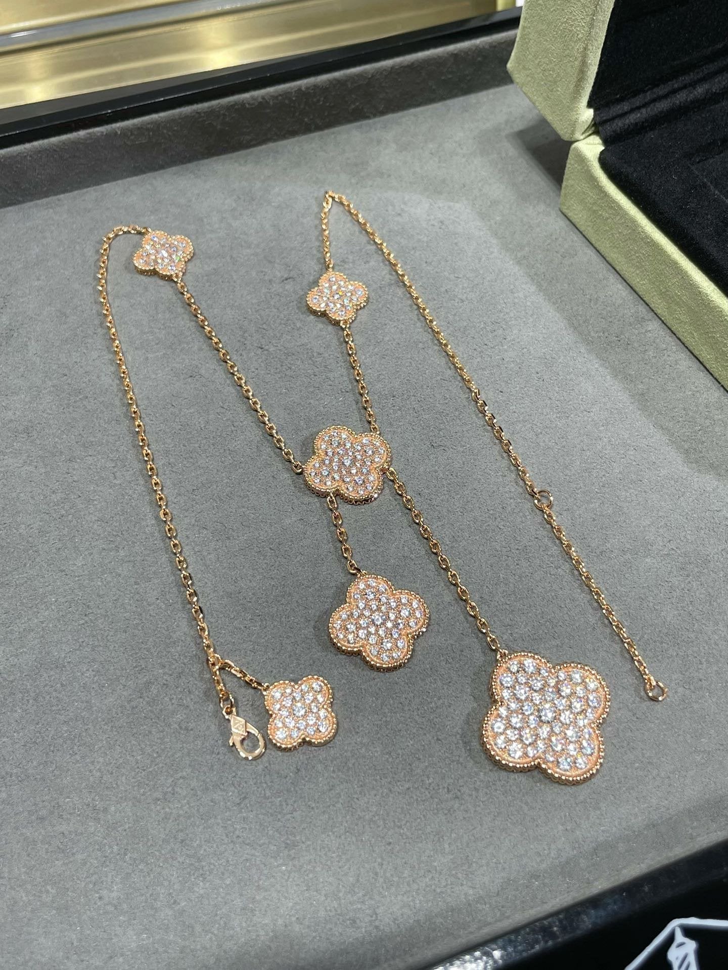 [Renovia Jewelry]CLOVER 6モチーフ ダイヤモンドパヴェネックレス