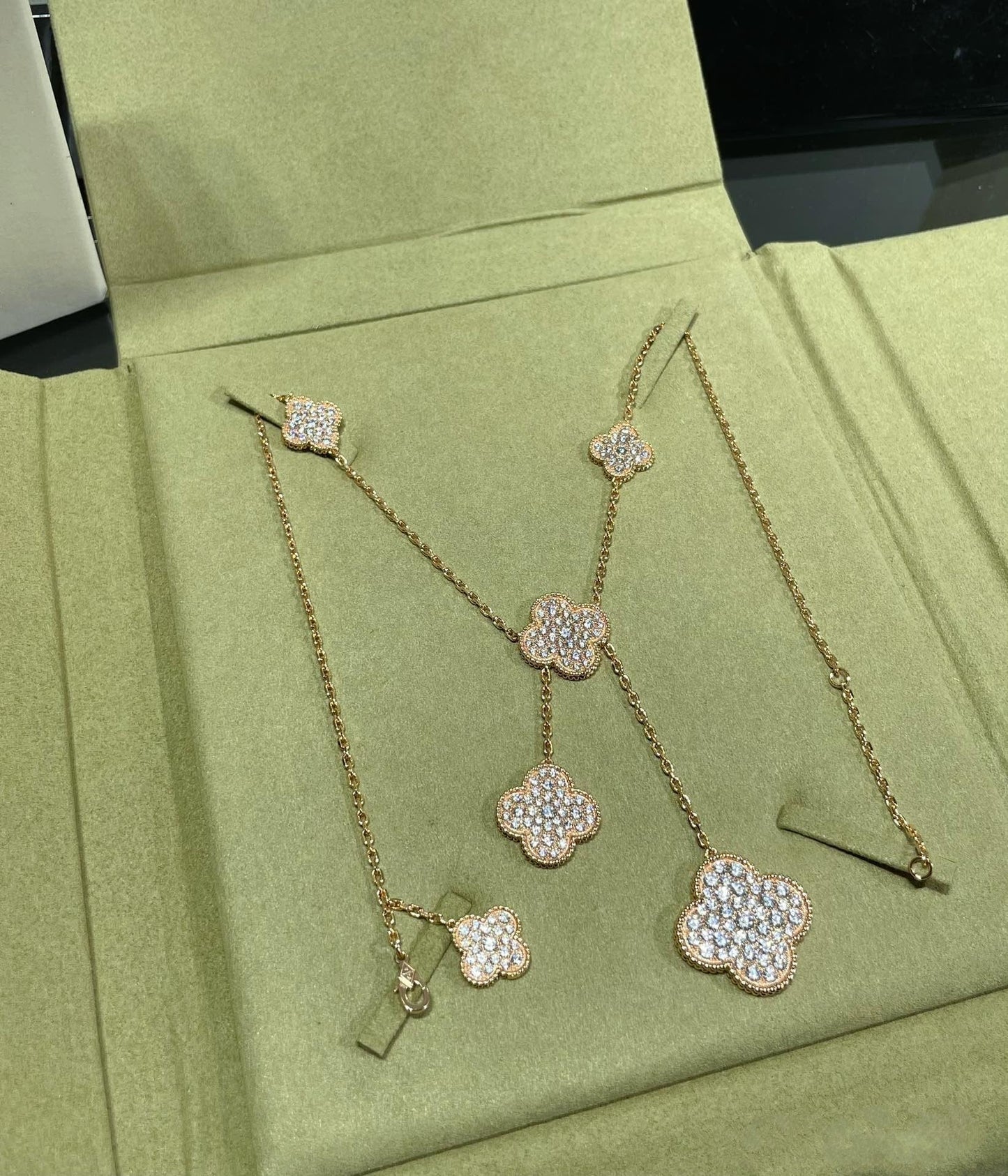 [Renovia Jewelry]CLOVER 6モチーフ ダイヤモンドパヴェネックレス