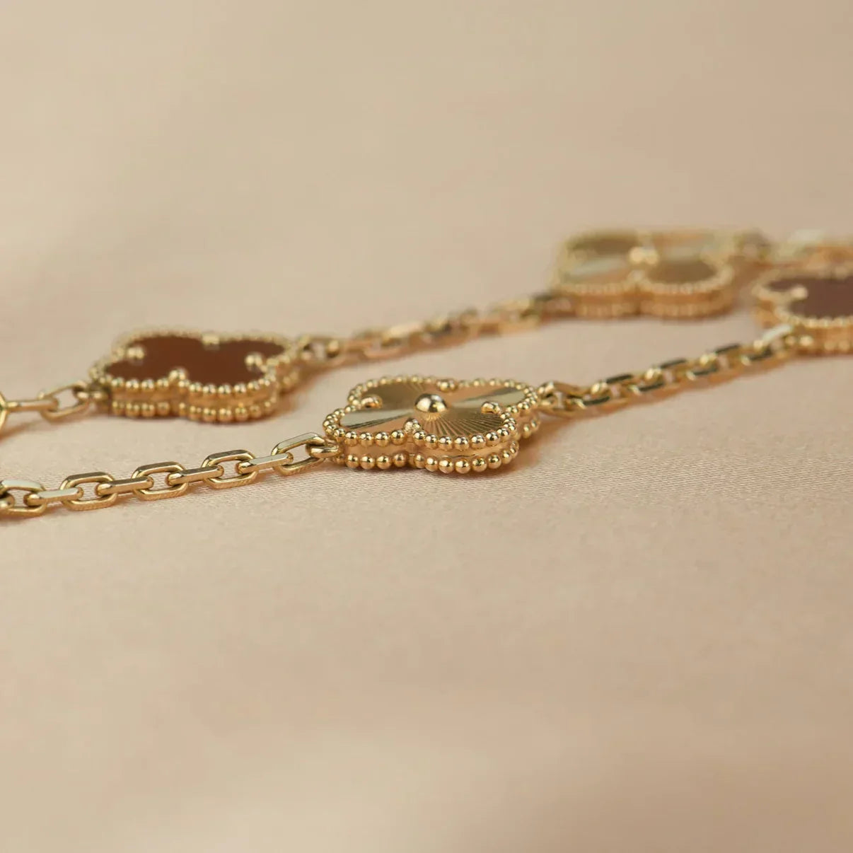[Renovia Jewelry] CLOVER 5 MOTIF RED CORNELIAN BRACELET COLLECTION